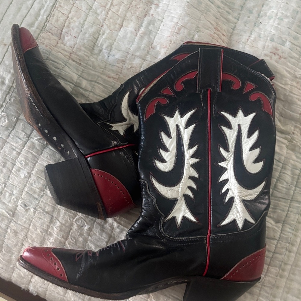 Vintage 80's Justin Rockabilly GORGEOUS Black and Red Cowboy Boots